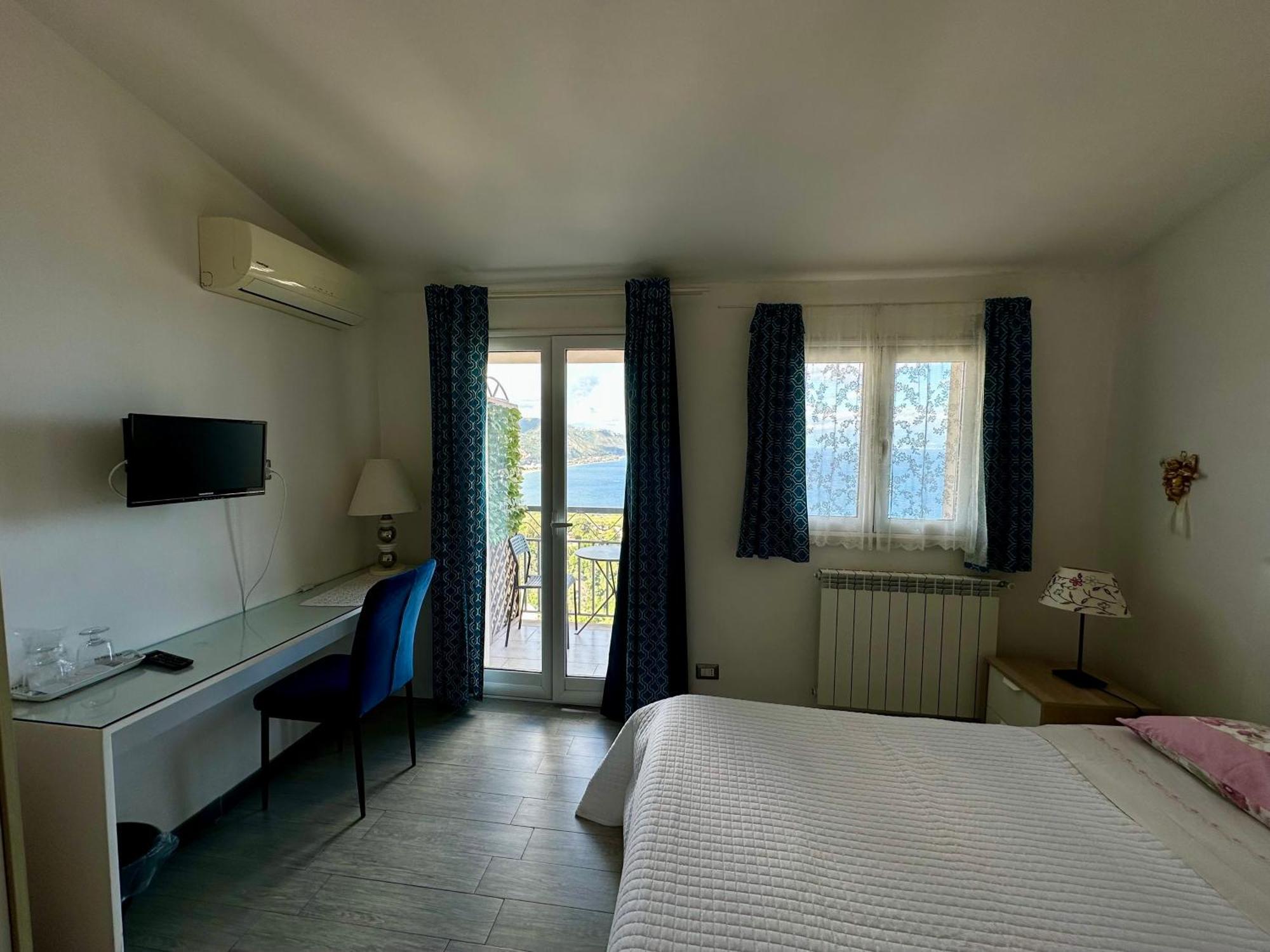 Blue Sky House Bed and Breakfast Taormina Exteriör bild