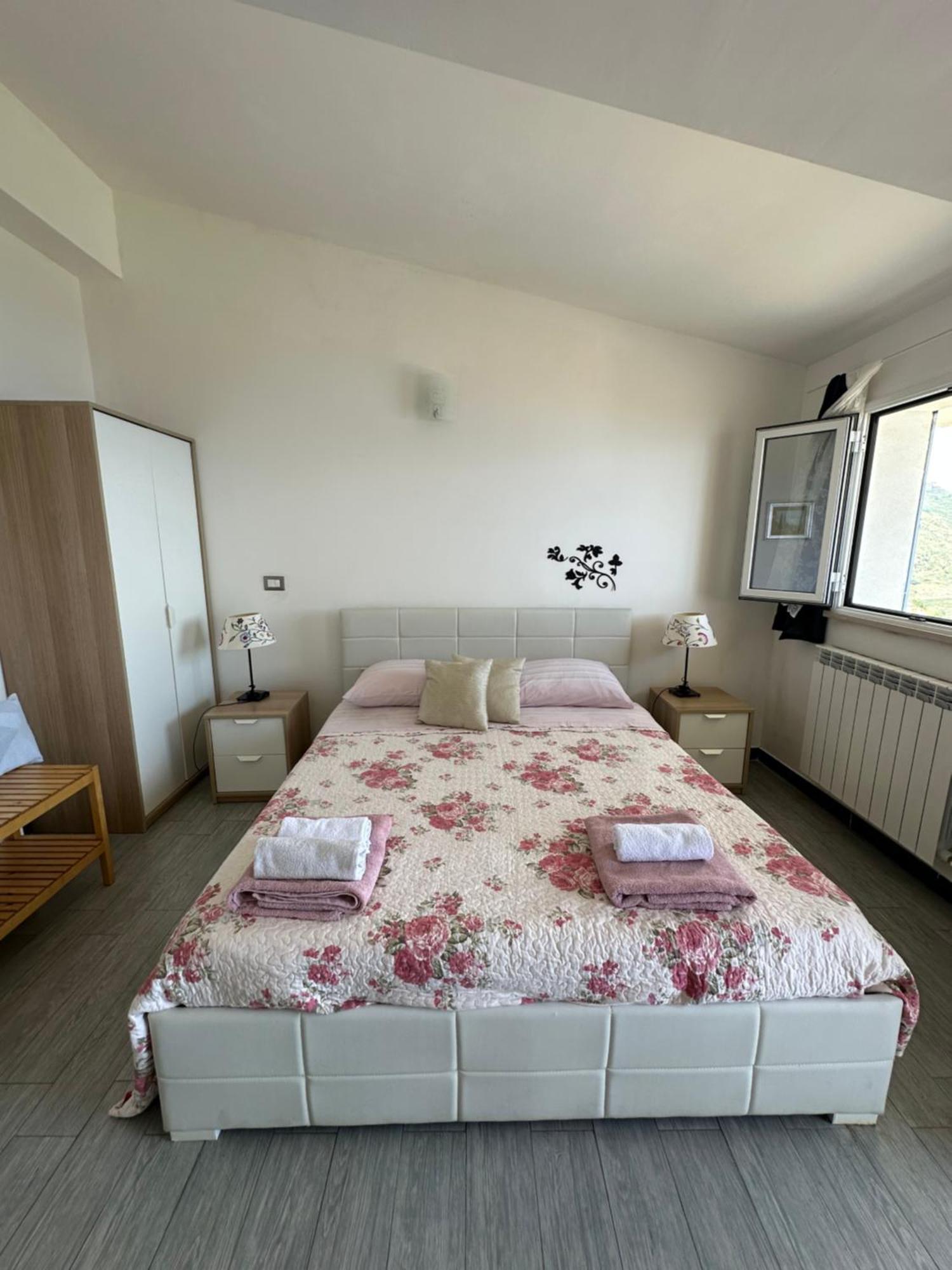 Blue Sky House Bed and Breakfast Taormina Exteriör bild